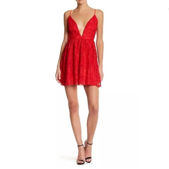MISSGUIDED Red Lace Plunging Neckline Mini Skater Dress NWT Size 2 - Picture 4 of 4